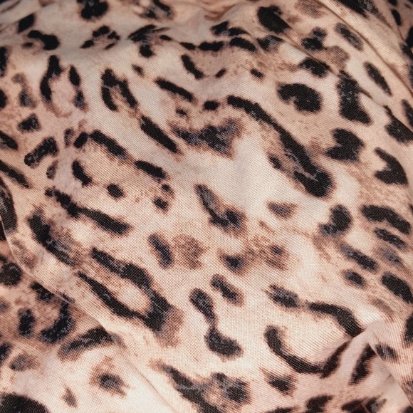 Secret Treasures Pink And Black Leopard Print Robe Size Large/XL - Picture 3 of 5